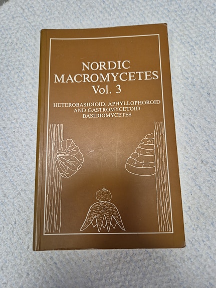 Nordic Macromycetes Vol. 3 sienikirja