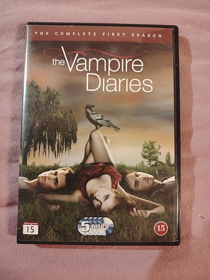 The Vampire Diaries kausi 1 DVD-boxi