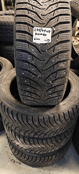 4kpl 245/45R19 Kumho Wi31 nastarenkaat