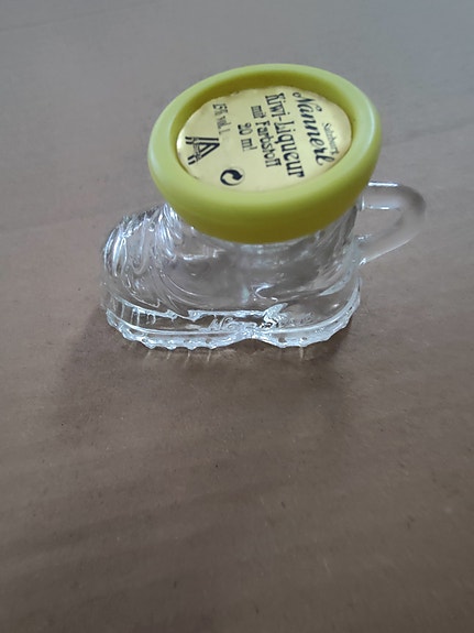 Pieni lasipullo laivalta