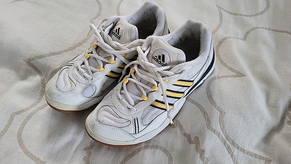 Adidas lasten sisäpelikengät koko 37