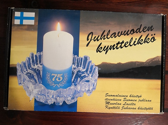 Muurlan lasi juhlavuoden kynttelikkö