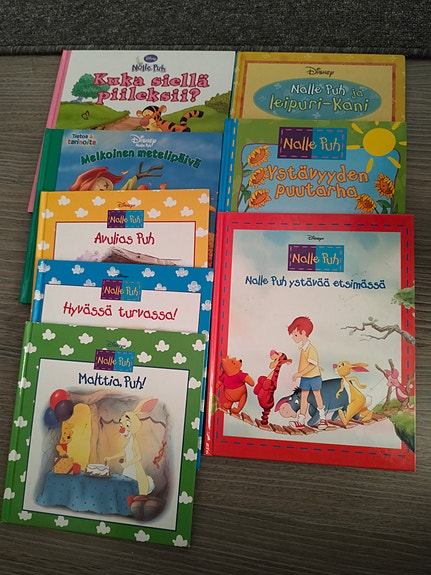 Nalle Puh kirjoja 1€/kpl