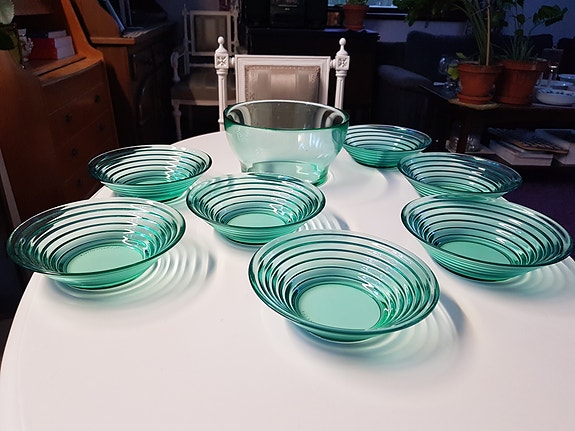 Iittala vaalvihreä tarjoilukulho Verna ja jälkiruokakulho 16 cm Aino Aalto 7 kpl
