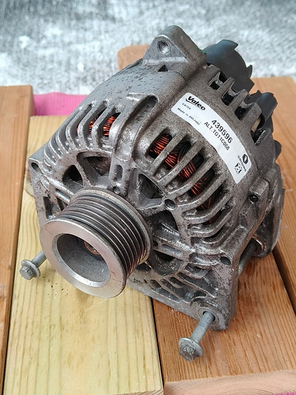 Valeo laturi originaali osa Renault