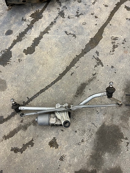 BMW e46 tuulilasinpyyhkijän moottori ja vivusto