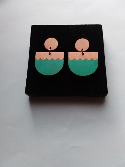 Kotimaiset design korvakorut