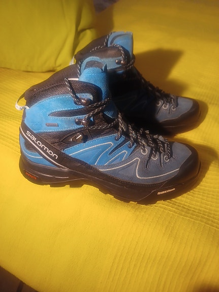 Salomon. Vaelluskengät 40