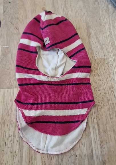 Kivat kypärämyssy