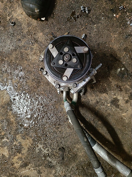 Volvo C30 D2 ilmastoinnin kompressori