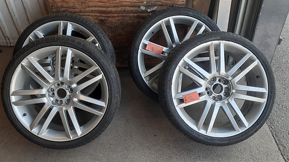 235/35R19 Kesärenkaat+ alut 19"