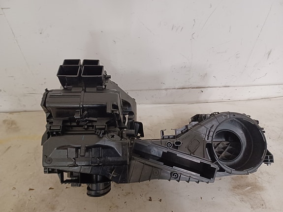 VW Passat 2010-2014 1.4 TGI Lämmityslaitteen kotelo 3C1898063A