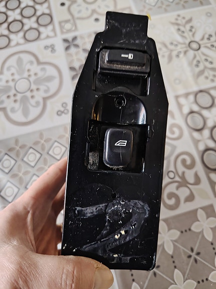 Volvo V70 Mk2 Facelift 04-06 apukuskin oven lasinnosto kytkin, ovikytkin