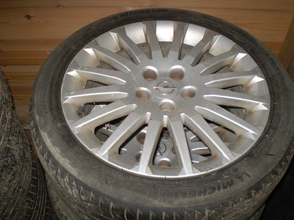 opel alkuperäiset 17" aluvanteet kesärenkaineen 5x110