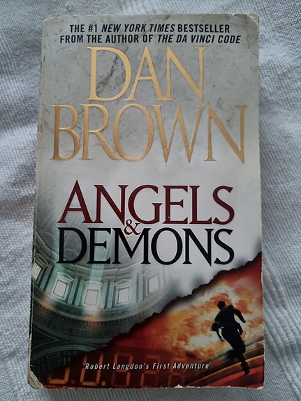 Dan Brown Angels & Demons kirja