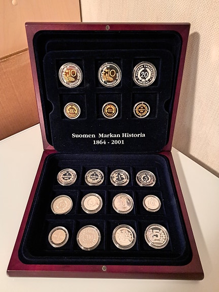 Hopeaa .925, n. 285g, Suomen Markan Historia -kokoelma