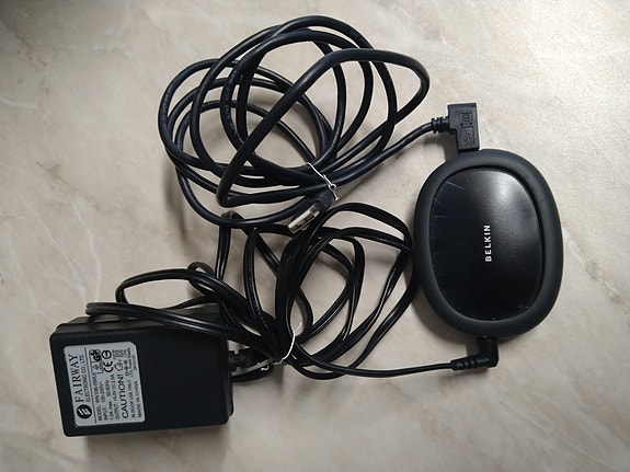 Belkin-merkkinen USB-jakaja 4- paikkainen