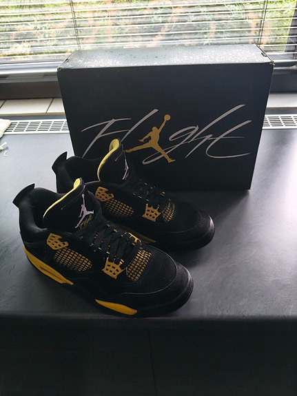 Nike Air Jordan 4 Retro Thunder kengät