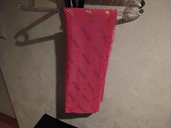 Guess-huivi