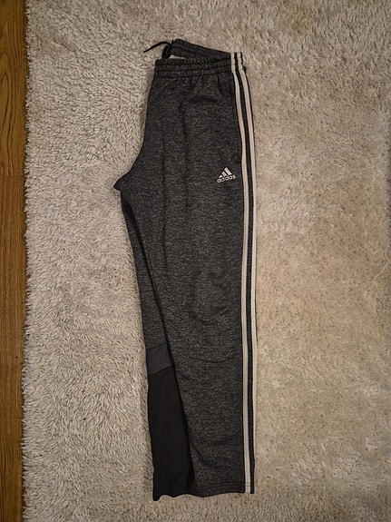 Adidas miesten housut M koko harmaa