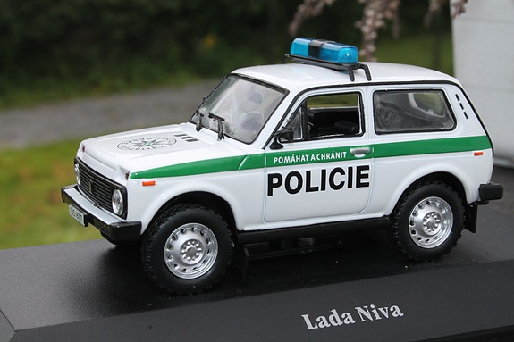 1992 LADA Niva 1600 pienoismalli auto Tsekki 1/43 poliisiauto metallinen 1:43