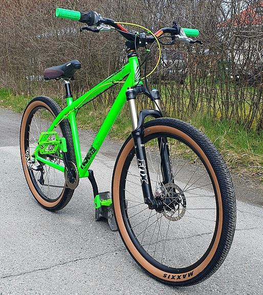 NS Bikes Core 26" laatu-osilla rakennettu 8-vaihteinen pomminkestävä dirtti
