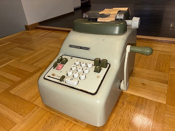 Vanha laskukone Lagomarsino Totalia 1300 Vintage Retro ilmeisesti 1950-luvulta
