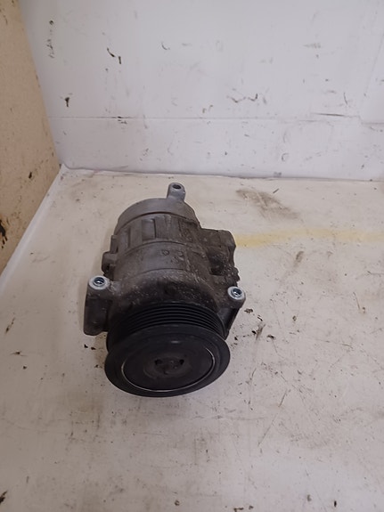 VW Passat 2010-2014 1.4 TGI Ilmastointi kompressori 1K0820859T