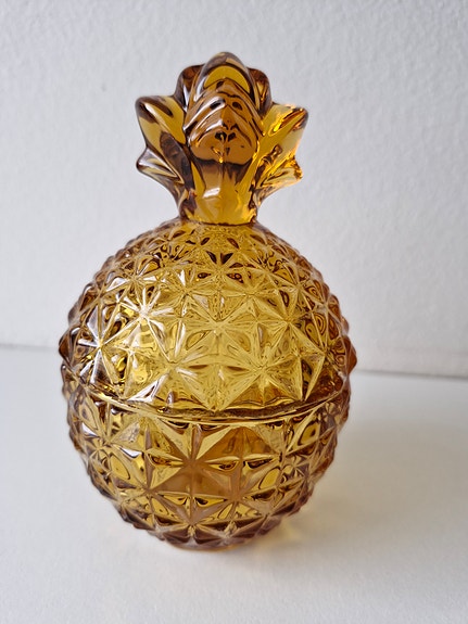 Oranssinkeltainen ananas