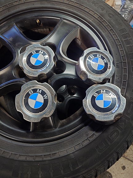 BMW vanteiden metalliset keskikupit