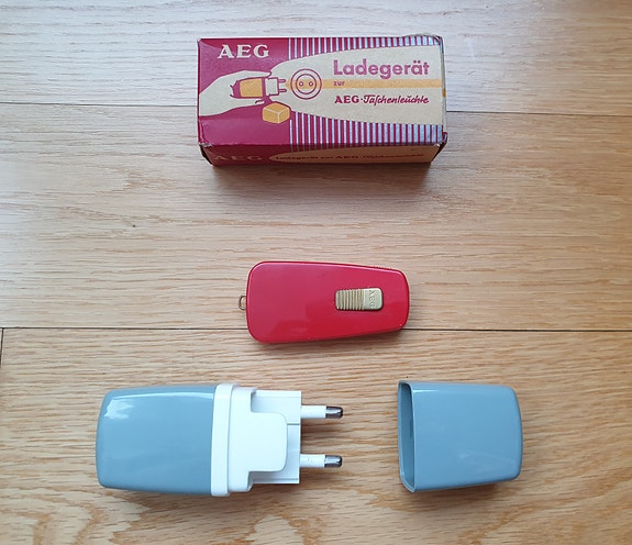 Taskulamppu ladattava AEG retro