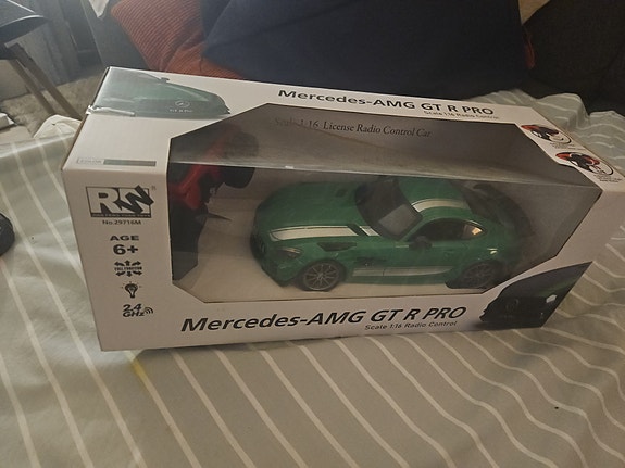 Mercedes-AMG GT R PRO 1:16 radio-ohjattava auto