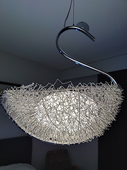 Designvalaisin Swan