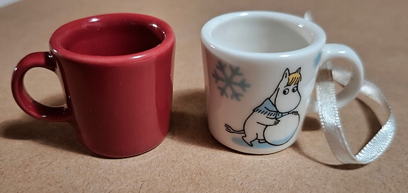 Arabia/Iittala minimukit, Teema ja Muumi "Lumileikkejä"
