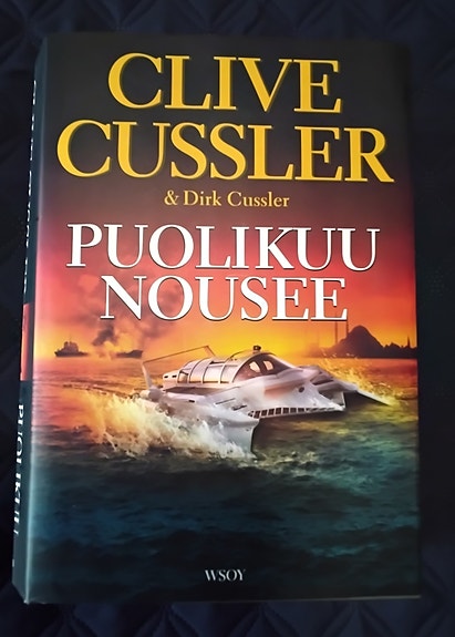 Clive Cussler: Puolikuu nousee.