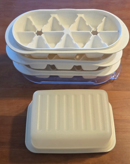 Tupperware jääpala- ja voi astia