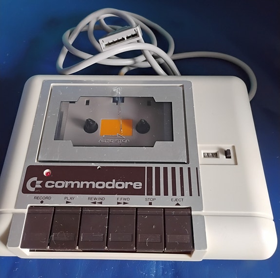 Commodore kasettiasema (C2N/1530) – retrokunto!