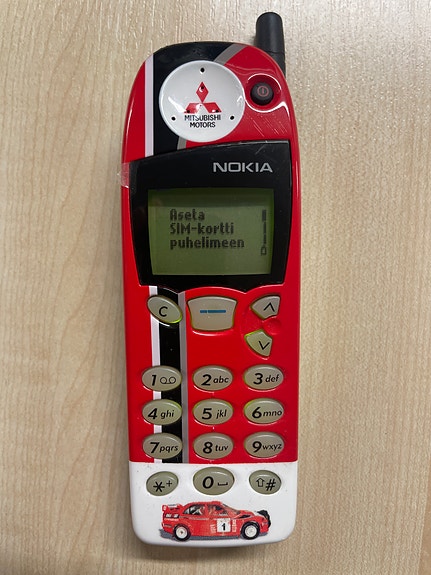 Nokia 5110 uusilla kuorilla.