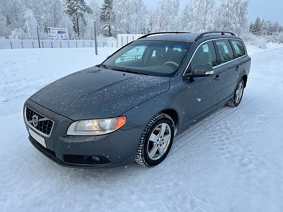 Volvo V70 2010 myydään osina