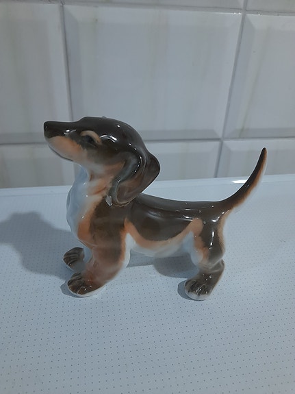 Lomonosov Mäyräkoira figuuri