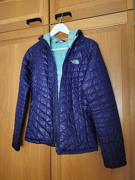 Naisten North Face thermoball untuvatakki