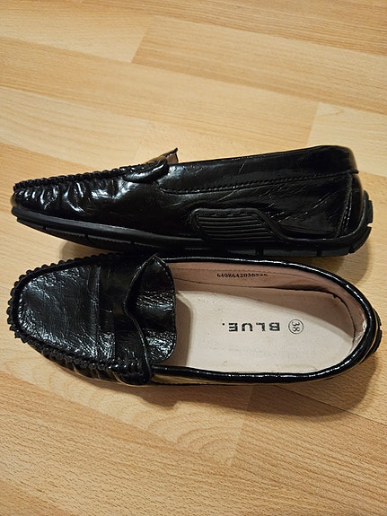 Naisten kiiltonahkaiset loaferit