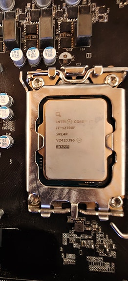 i7 12700F prosessori tuulettimella + Acerin emo ,virtalähde ja pari tuuletinta