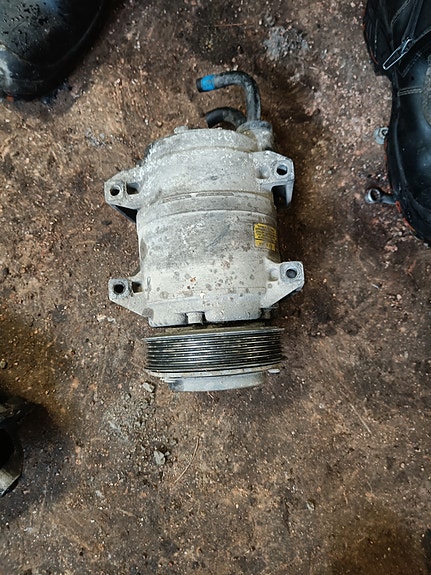 Volvo 70 D5 ilmastoinnin kompressori