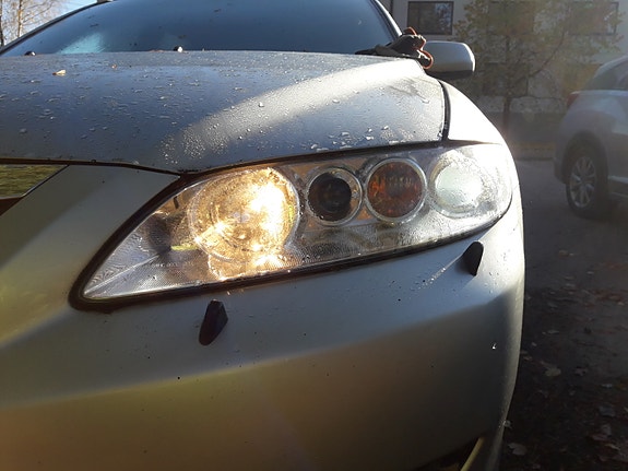 Mazda 6 farmarin 2004 etuvalo vasen Xenon