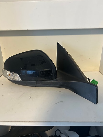 Volvo V70 mk3 oikeanpuolen sivupeili