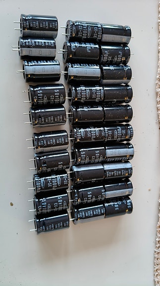 Elektrolyyttikondensaattoreita 1000 uF 50 V