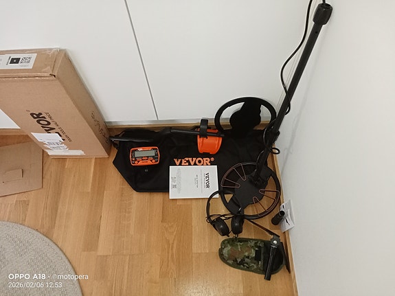 Vevor TS181A metallin paljastin pin pointer ominaisuudella.