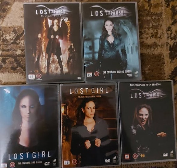 Lost girl 1-5, koko sarja ja Puhtaat, valkeat lakanat 1-9, koko sarja