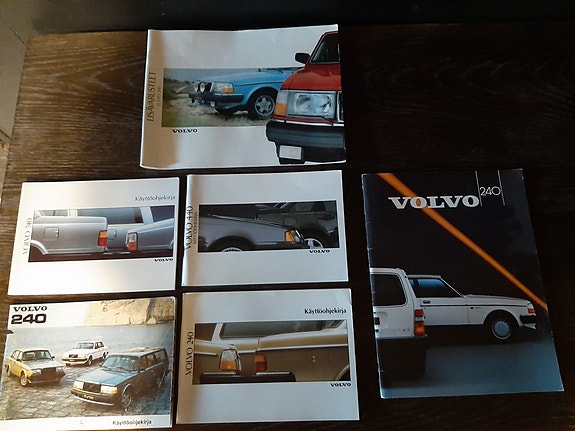 Myydään: Vanhoja Volvo-käyttöohjekirjoja ja korjausoppaita